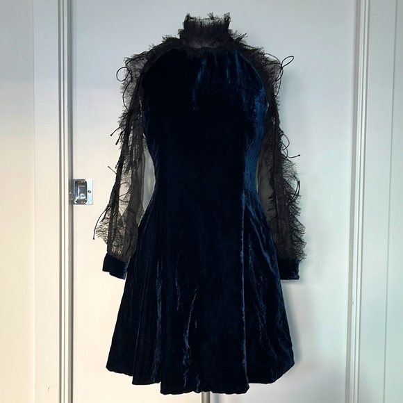Stunning navy velvet and lace dress - Picture 2 of 15